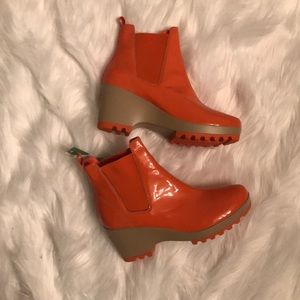 Rockport orange Lorraine Chelsea rain boots 8.5